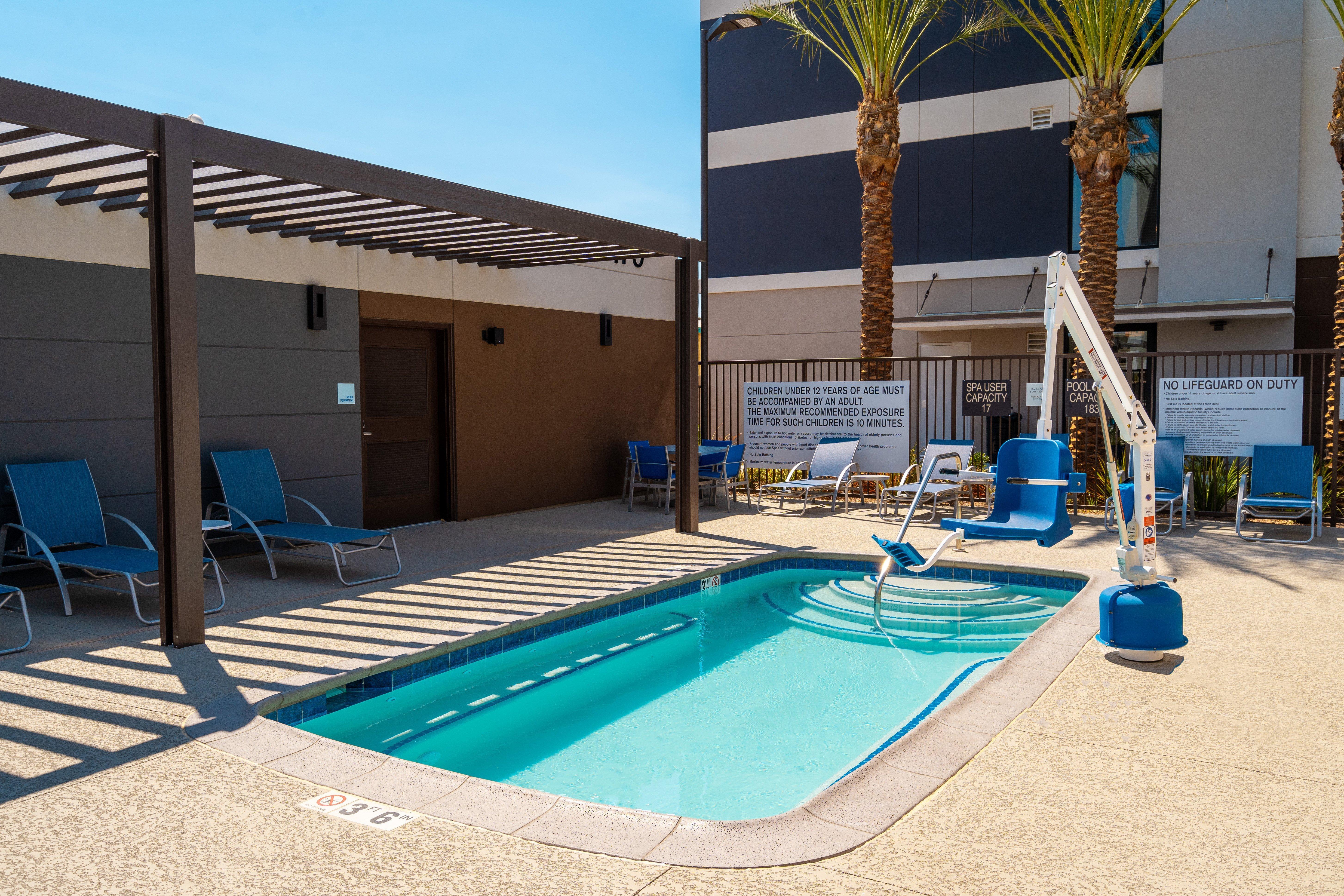 Holiday Inn Express & Suites - Las Vegas - E Tropicana By Ihg Zewnętrze zdjęcie